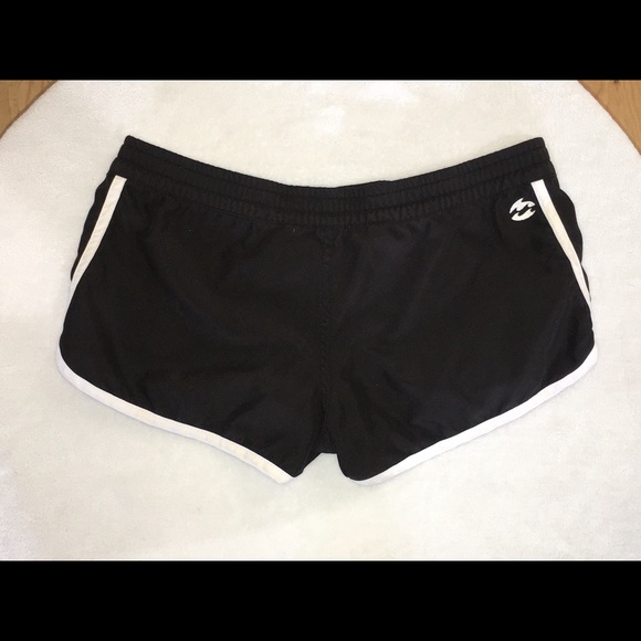 Billabong women’s short Medium - Picture 2 of 3